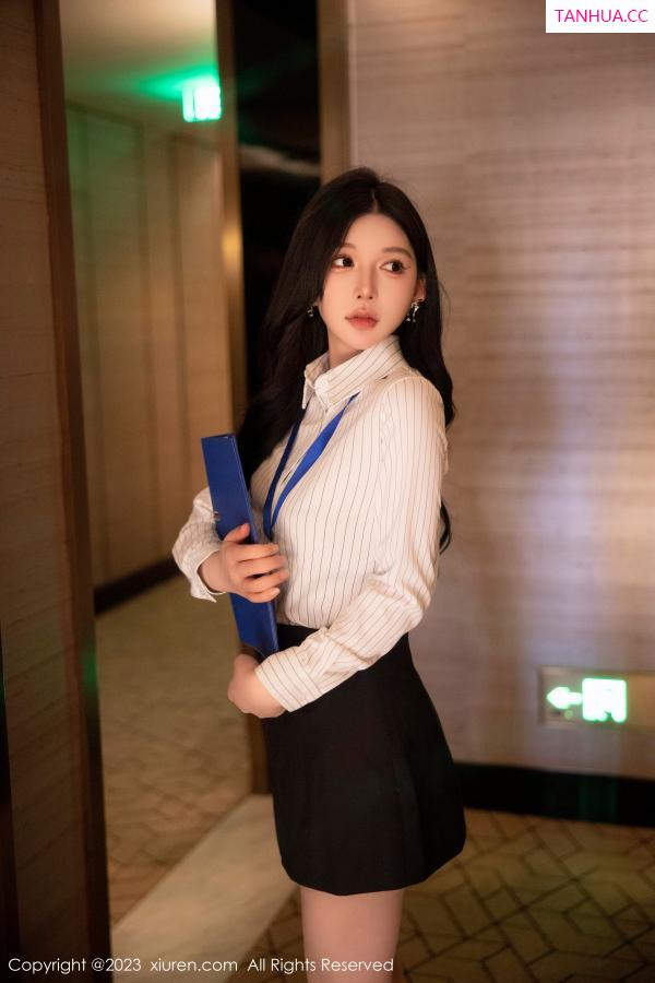  [XiuRen]高清写真图 2023.02.10 No.6247 林珊珊 短裙美腿第3张图片